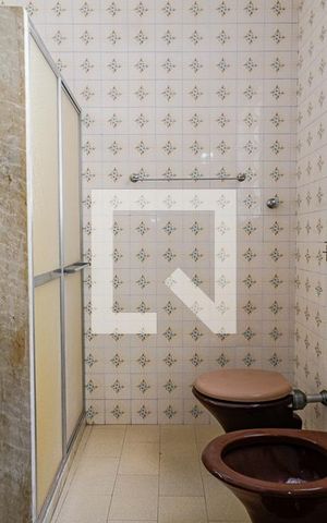 Casa à venda com 214m², 5 quartos e 2 vagas Casa à venda com 214m², 5 quartos e 2 vagasBanheiro Segundo andar