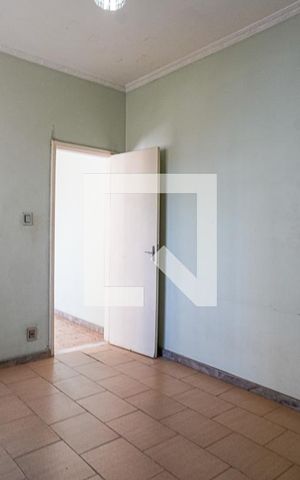 Casa à venda com 214m², 5 quartos e 2 vagas Casa à venda com 214m², 5 quartos e 2 vagasQuarto Segundo andar