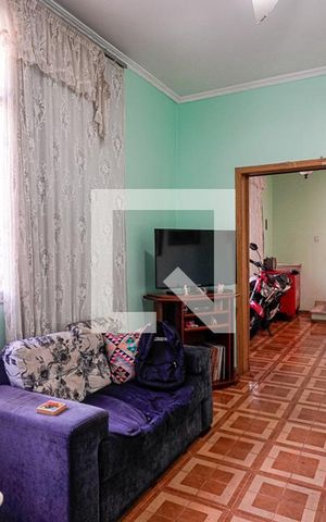 Casa à venda com 214m², 5 quartos e 2 vagas Casa à venda com 214m², 5 quartos e 2 vagasSala