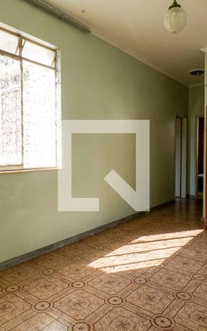 Casa à venda com 214m², 5 quartos e 2 vagas Casa à venda com 214m², 5 quartos e 2 vagasQuarto Segundo andar