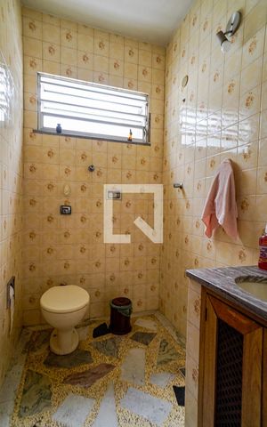 Casa à venda com 214m², 5 quartos e 2 vagas Casa à venda com 214m², 5 quartos e 2 vagasBanheiro Social