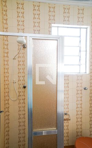 Casa à venda com 214m², 5 quartos e 2 vagas Casa à venda com 214m², 5 quartos e 2 vagasBanheiro do Suite 2 andar