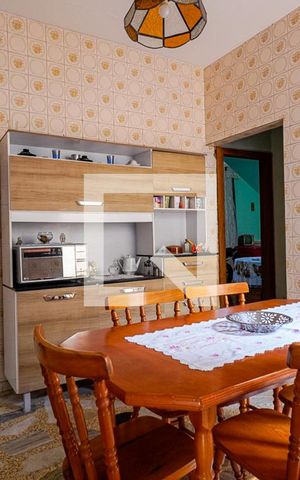 Casa à venda com 214m², 5 quartos e 2 vagas Casa à venda com 214m², 5 quartos e 2 vagasCozinha