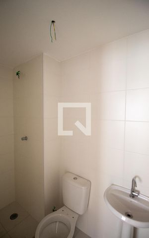 Apartamento para alugar com 33m², 2 quartos e sem vaga Apartamento para alugar com 33m², 2 quartos e sem vagaBanheiro