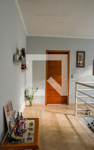 Casa à venda com 312m², 3 quartos e 4 vagasEscada