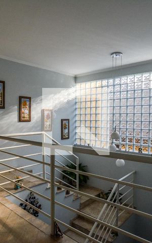 Casa à venda com 312m², 3 quartos e 4 vagasEscada
