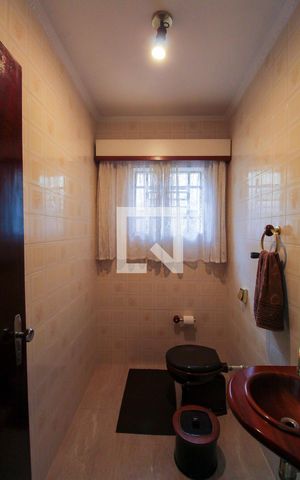Casa à venda com 212m², 4 quartos e 4 vagas Casa à venda com 212m², 4 quartos e 4 vagasLavabo