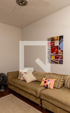 Casa à venda com 500m², 5 quartos e 5 vagas Casa à venda com 500m², 5 quartos e 5 vagasSala de TV