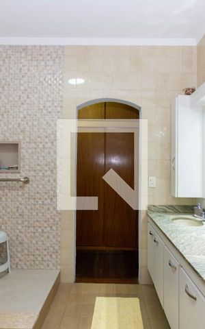 Casa à venda com 500m², 5 quartos e 5 vagas Casa à venda com 500m², 5 quartos e 5 vagasBanheiro da Suíte