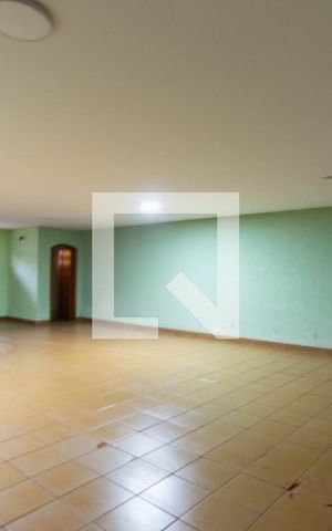 Casa à venda com 500m², 5 quartos e 5 vagas Casa à venda com 500m², 5 quartos e 5 vagasGaragem