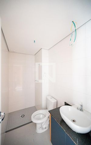 Apartamento à venda com 39m², 2 quartos e sem vaga Apartamento à venda com 39m², 2 quartos e sem vagaBanheiro Social