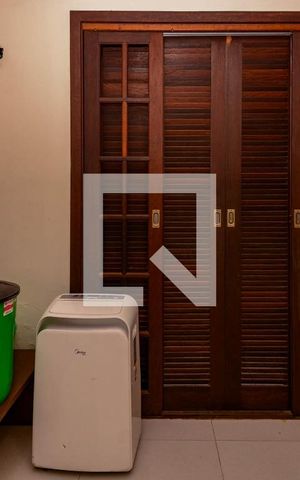 Casa à venda com 291m², 5 quartos e 3 vagas Casa à venda com 291m², 5 quartos e 3 vagasQuarto 2