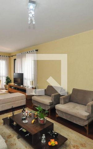 Apartamento à venda com 180m², 4 quartos e 4 vagas Apartamento à venda com 180m², 4 quartos e 4 vagasSala