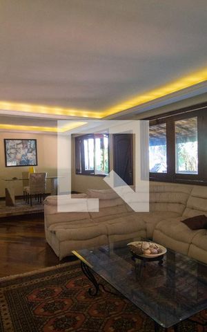 Casa à venda com 610m², 4 quartos e 3 vagasSala