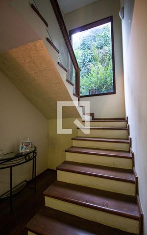 Casa à venda com 610m², 4 quartos e 3 vagasEscadas