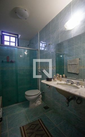 Casa à venda com 610m², 4 quartos e 3 vagasBanheiro Social