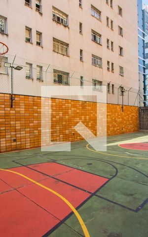 Apartamento à venda com 175m², 3 quartos e 2 vagas Apartamento à venda com 175m², 3 quartos e 2 vagasÁrea comum - Quadra esportiva