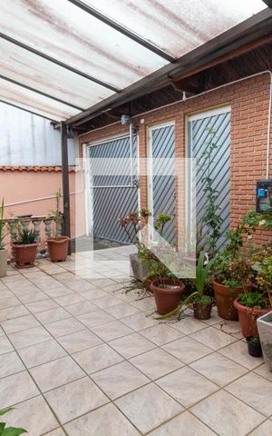 Casa à venda com 340m², 5 quartos e 5 vagas Casa à venda com 340m², 5 quartos e 5 vagasQuintal