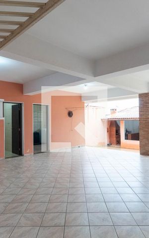 Casa à venda com 340m², 5 quartos e 5 vagas Casa à venda com 340m², 5 quartos e 5 vagasGaragem