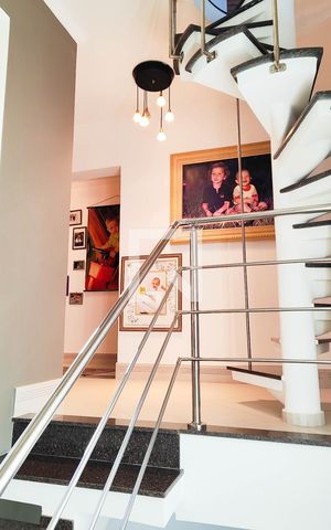 Casa à venda com 391m², 3 quartos e 4 vagas Casa à venda com 391m², 3 quartos e 4 vagasAcesso aos Quartos