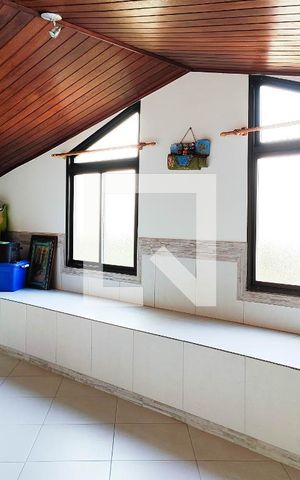 Casa à venda com 391m², 3 quartos e 4 vagas Casa à venda com 391m², 3 quartos e 4 vagasSotão