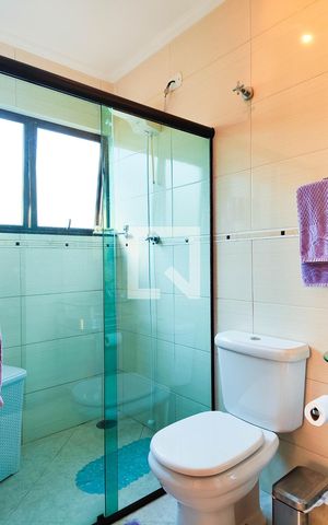 Casa à venda com 391m², 3 quartos e 4 vagas Casa à venda com 391m², 3 quartos e 4 vagasBanheiro da Suite 1