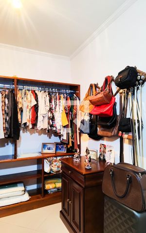 Casa à venda com 391m², 3 quartos e 4 vagas Casa à venda com 391m², 3 quartos e 4 vagasCloset da Suite 3