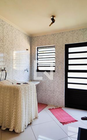 Casa à venda com 391m², 3 quartos e 4 vagas Casa à venda com 391m², 3 quartos e 4 vagasÁrea de Serviço