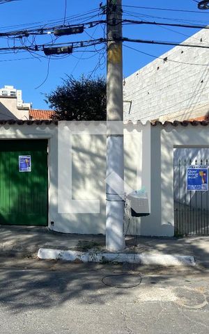 Casa à venda com 250m², 2 quartos e 6 vagasFachada