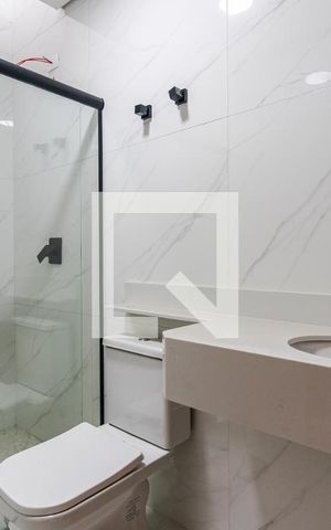 Casa de condomínio à venda com 160m², 3 quartos e 2 vagas Casa de condomínio à venda com 160m², 3 quartos e 2 vagasBanheiro da Suíte 2