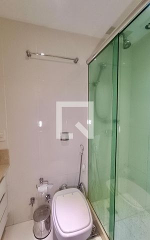 Apartamento à venda com 117m², 3 quartos e 1 vaga Apartamento à venda com 117m², 3 quartos e 1 vagaBanheiro social