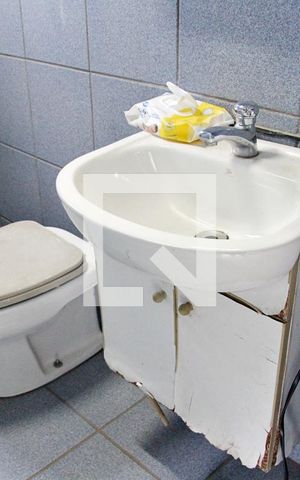 Casa à venda com 210m², 2 quartos e 3 vagasBanheiro social 02
