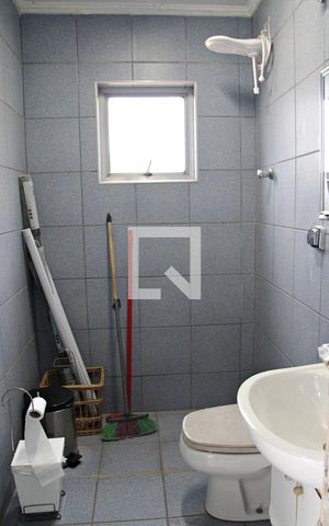 Casa à venda com 210m², 2 quartos e 3 vagasBanheiro social 02 Localizado na varanda