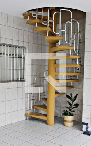 Casa à venda com 210m², 2 quartos e 3 vagasGaragem / Escada acesso a Varanda Gourmet