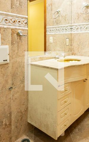 Casa à venda com 250m², 3 quartos e 3 vagas Casa à venda com 250m², 3 quartos e 3 vagasBanheiro Social 1
