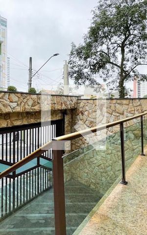 Casa à venda com 250m², 3 quartos e 3 vagas Casa à venda com 250m², 3 quartos e 3 vagasSacada