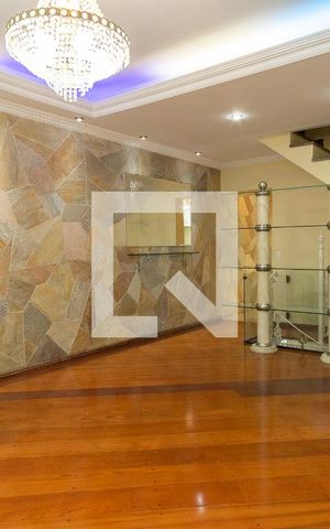 Casa à venda com 250m², 3 quartos e 3 vagas Casa à venda com 250m², 3 quartos e 3 vagasSala