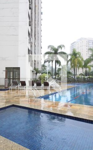 Apartamento para alugar com 100m², 4 quartos e 2 vagasÁrea Comum - Piscina
