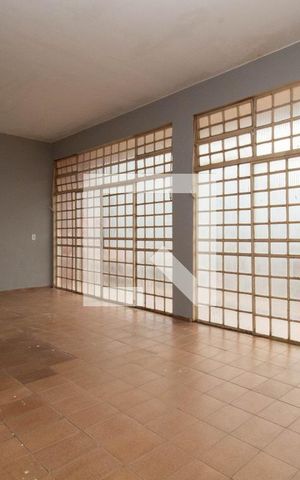 Casa à venda com 432m², 4 quartos e 1 vaga Casa à venda com 432m², 4 quartos e 1 vagaSala