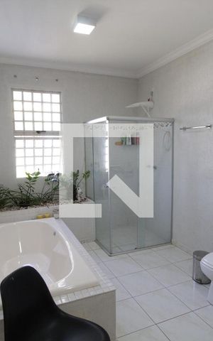 Casa para alugar com 402m², 3 quartos e 4 vagasBanheiro da Suíte 3