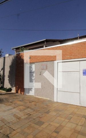 Casa para alugar com 402m², 3 quartos e 4 vagasFachada