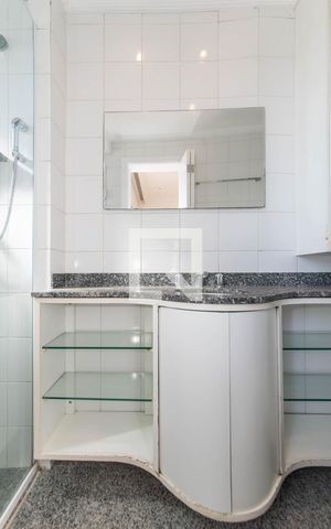 Apartamento para alugar com 63m², 2 quartos e 2 vagas Apartamento para alugar com 63m², 2 quartos e 2 vagasBanheiro da Suíte