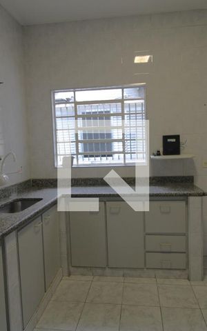 Casa para alugar com 300m², 2 quartos e 2 vagasCozinha