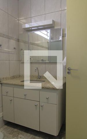 Casa para alugar com 300m², 2 quartos e 2 vagasBanheiro 1