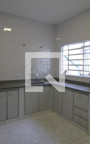 Casa para alugar com 300m², 2 quartos e 2 vagasCozinha