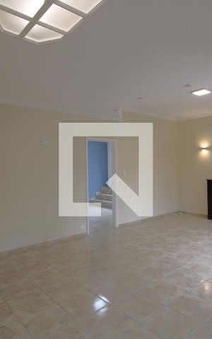 Casa para alugar com 300m², 2 quartos e 2 vagasSala 1