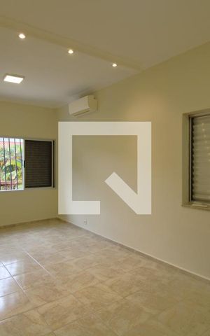 Casa para alugar com 300m², 2 quartos e 2 vagasQuarto 1