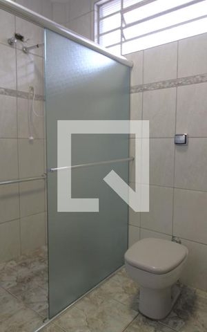 Casa para alugar com 300m², 2 quartos e 2 vagasBanheiro 1