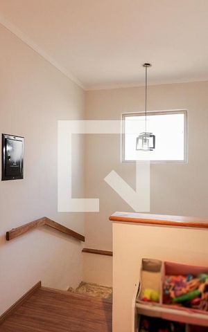 Casa à venda com 215m², 3 quartos e 2 vagasEscada