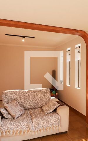 Casa à venda com 215m², 3 quartos e 2 vagasSala